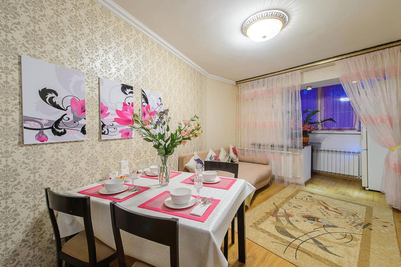 Золотой Квадрат Шевченко 75 Apartamento Almaty Exterior foto