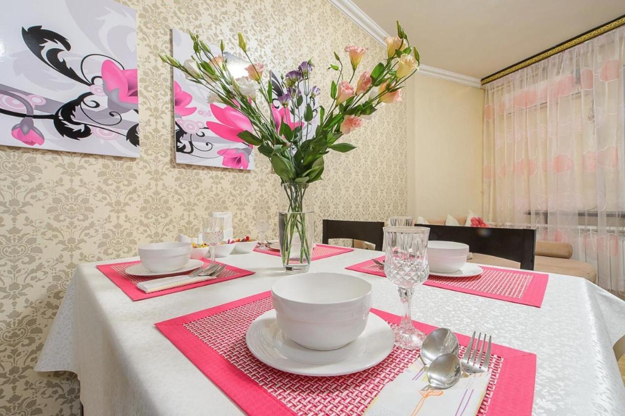 Золотой Квадрат Шевченко 75 Apartamento Almaty Exterior foto